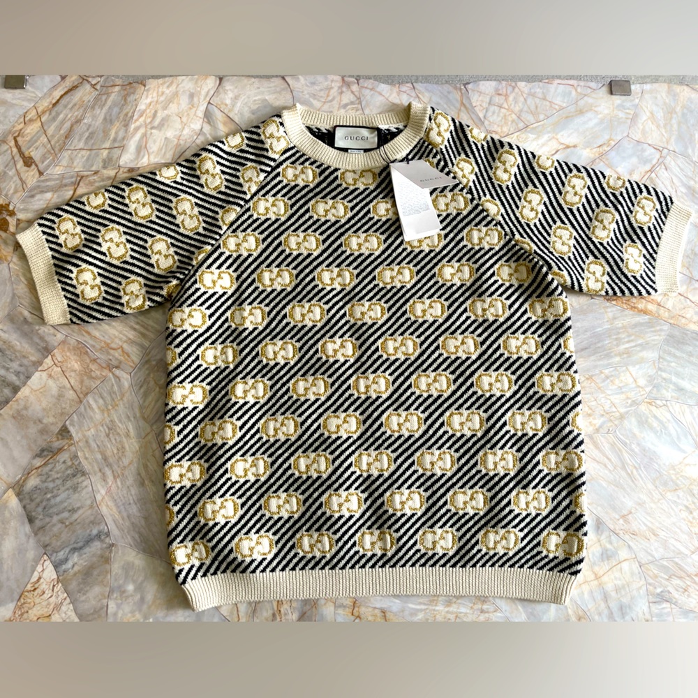 Gucci short sleeved logo sweater NWT ⭕️TRADE with crystal_box ⭕️